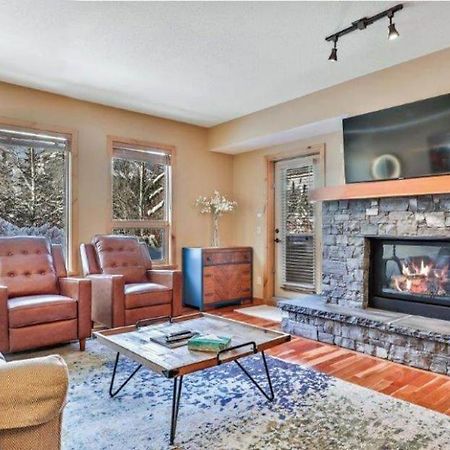Luxurious Rundle Cliffs Lodge In Spring Creek Canmore Eksteriør bilde