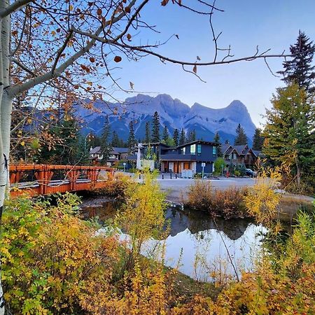 Luxurious Rundle Cliffs Lodge In Spring Creek Canmore Eksteriør bilde