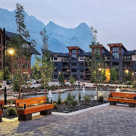 Luxurious Rundle Cliffs Lodge In Spring Creek Canmore Eksteriør bilde